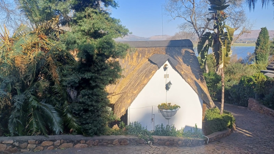 6 Bedroom Property for Sale in Kosmos North West